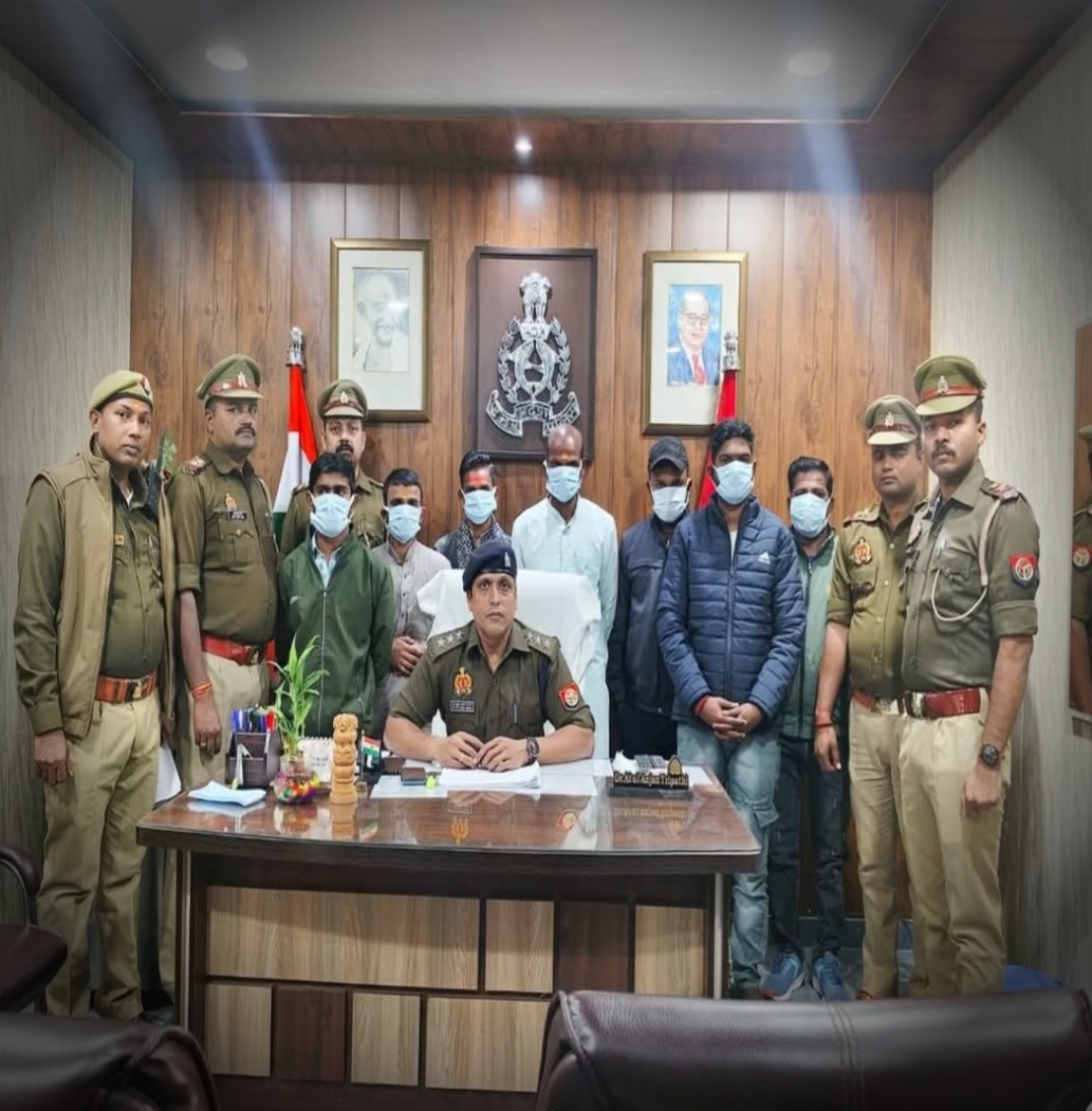 काशी विश्वनाथ मंदिर के नाम पर ठगी का खेल खत्म‘सुगम दर्शन’ के फर्जी एजेंटों पर दशाश्वमेध पुलिस की बड़ी कार्रवाई