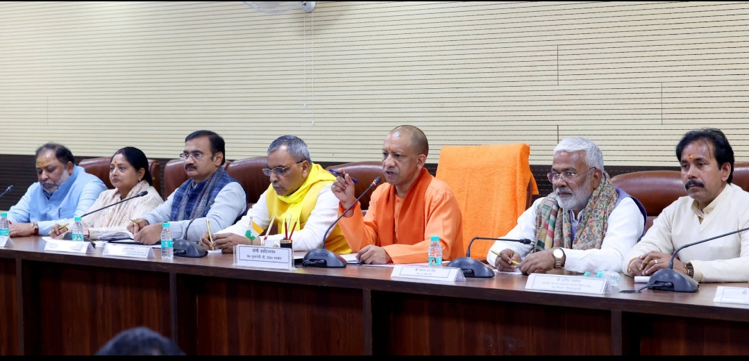 कोई पात्र मतदाता छूटे नहीं, अपात्र का नाम शामिल न हो : मुख्यमंत्री योगी