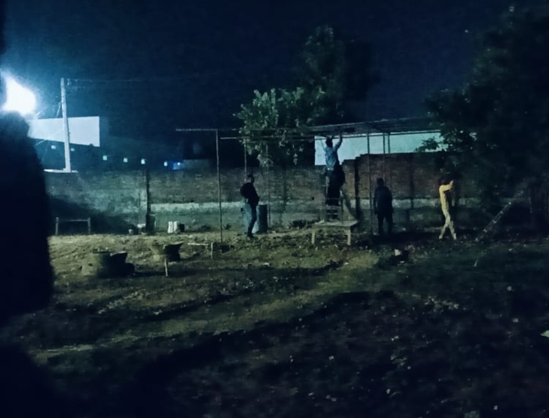 सरकारी भूमि पर अवैध कब्जा, रात के अंधेरे में कराया जा रहा निर्माण