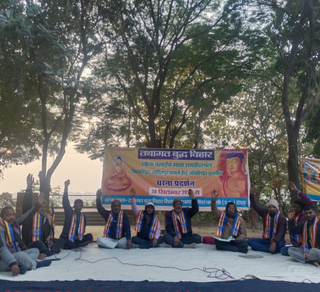 तीन महीने से जारी अनिश्चितकालीन धरना, चंदौली जिला प्रशासन मौन