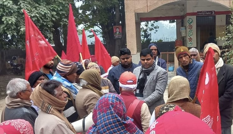 भाकपा व संयुक्त किसान मोर्चा के बैनर तले किसानों ने सौपा ज्ञापन