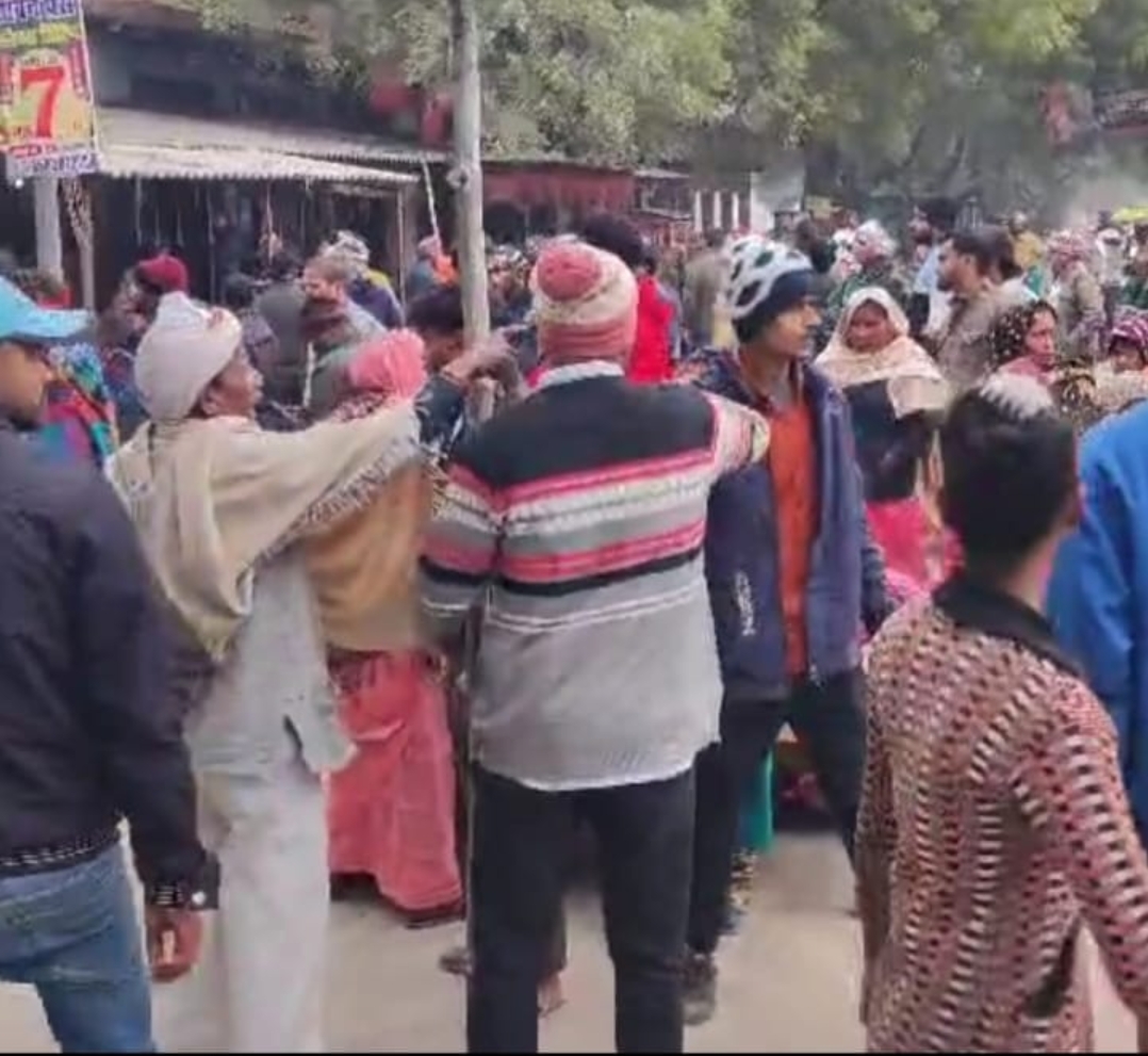 इलाज के दौरान मासूम की मौत पर चक्का जाम, चिकित्सक के खिलाफ मुकदमा दर्ज