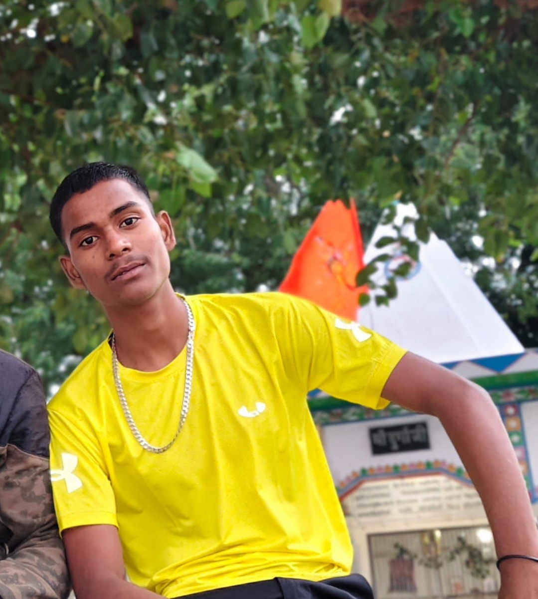 तेज रफ्तार डंपर ने साइकिल सवार युवक को कुचला, मौके पर मौतग्रामीणों ने लगाया हाईवे जाम, परिवार में मचा कोहराम