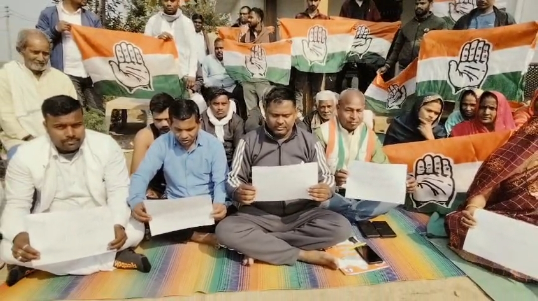 मनरेगा बचाओ संग्राम: कांग्रेस का उपवास, हाउस अरेस्ट के बाद घर पर धरना