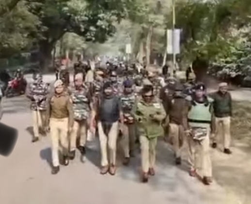 कानून-व्यवस्था सर्वोपरि: बिना अनुमति प्रदर्शन पर पुलिस की सख्ती, कमिश्नर मोहित अग्रवाल खुद सड़क पर उतरे