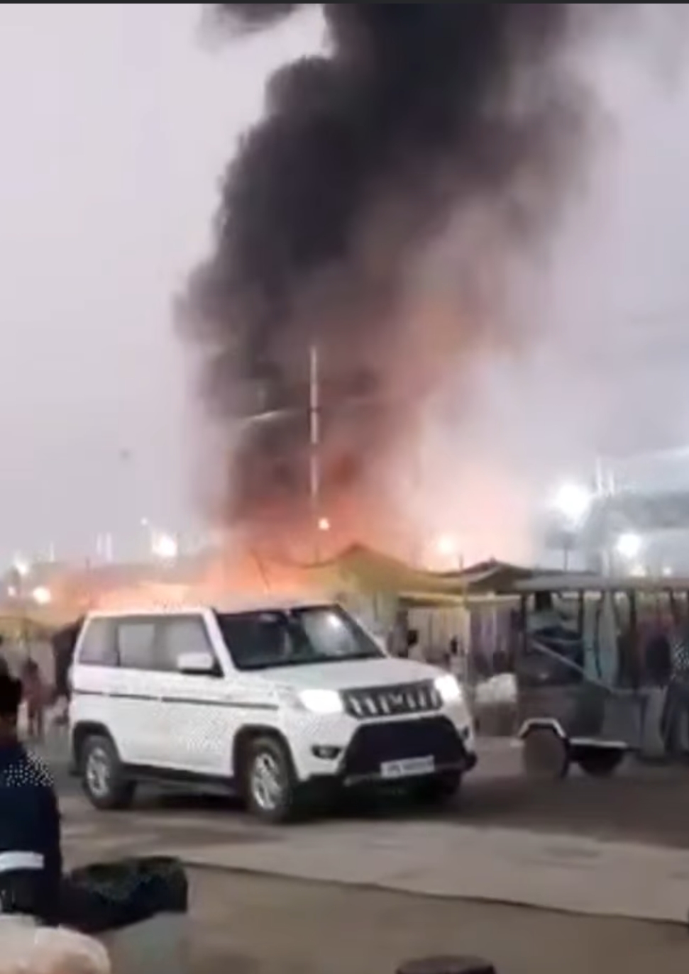 माघ मेला क्षेत्र में आग से मची अफरा-तफरी