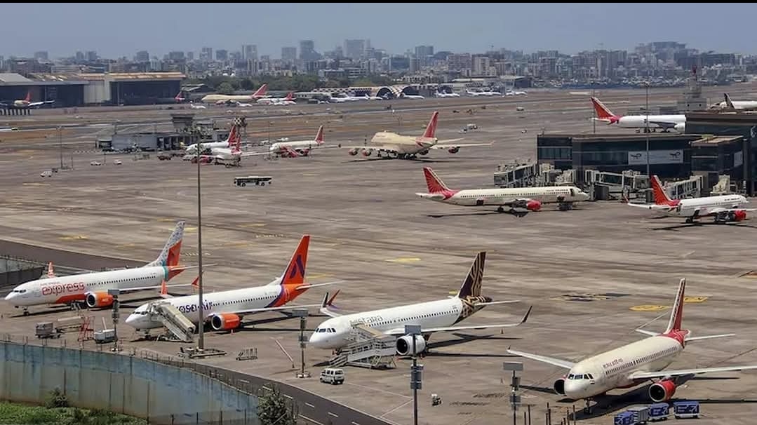 इंडिगो फ्लाइट में बम की धमकी से हड़कंप, लखनऊ एयरपोर्ट पर कराई गई इमरजेंसी लैंडिंग