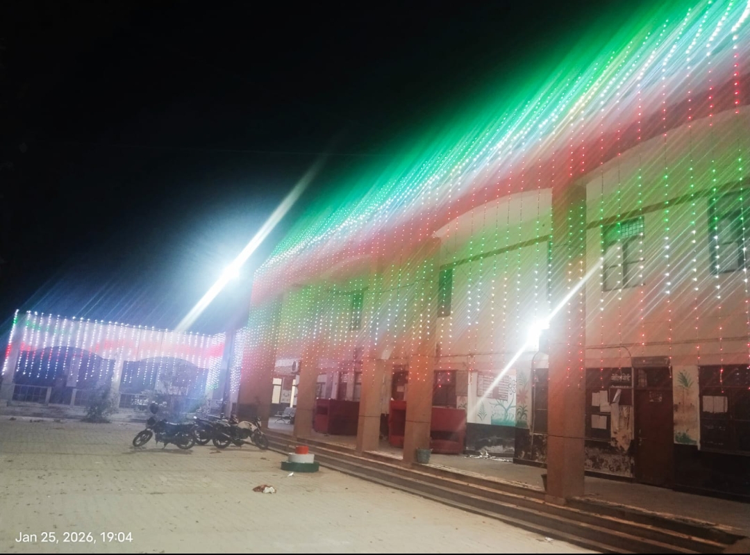 गणतंत्र दिवस की पूर्व संध्या पर जगमगाए सरकारी भवन