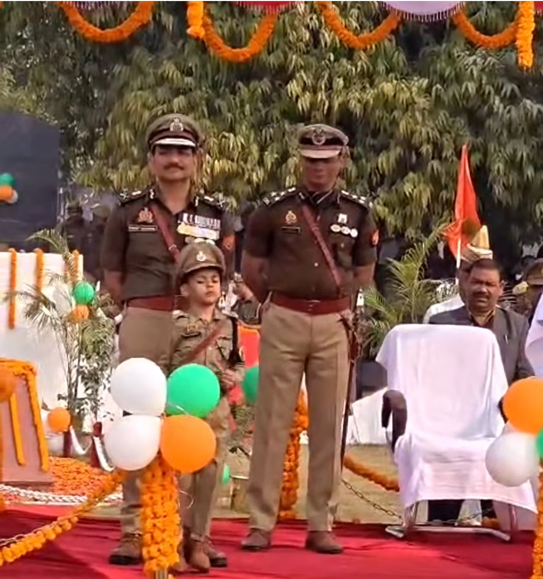 तिरंगे में रंगी काशी, महिला कमांडो दस्ता और वर्दी में DIG का बेटा बने आकर्षण