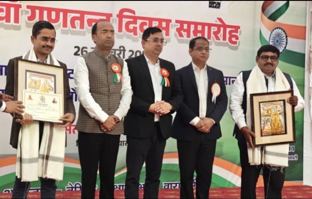 बीईओ पिंडरा व बड़ागांव हुए सम्मानित