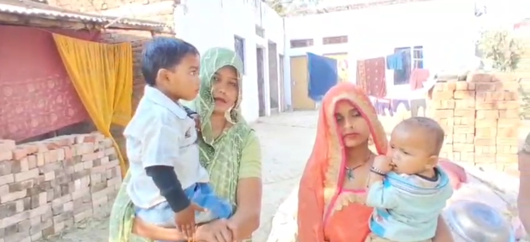 हरहुआ ब्लॉक के रूपापुर में आंगनबाड़ी केंद्र पर हंगामा