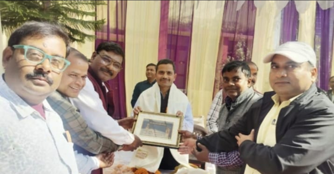 बीईओ पिंडरा प्रतिनियुक्ति पर केंद्र में बने अधिकारी, बीआरसी मंगारी में भावभीनी विदाई