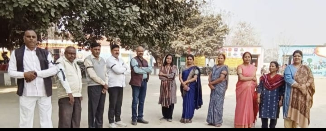 टीईटी के विरोध में तीसरे दिन भी शिक्षकों ने काली पट्टी बांधकर किया शिक्षण कार्य