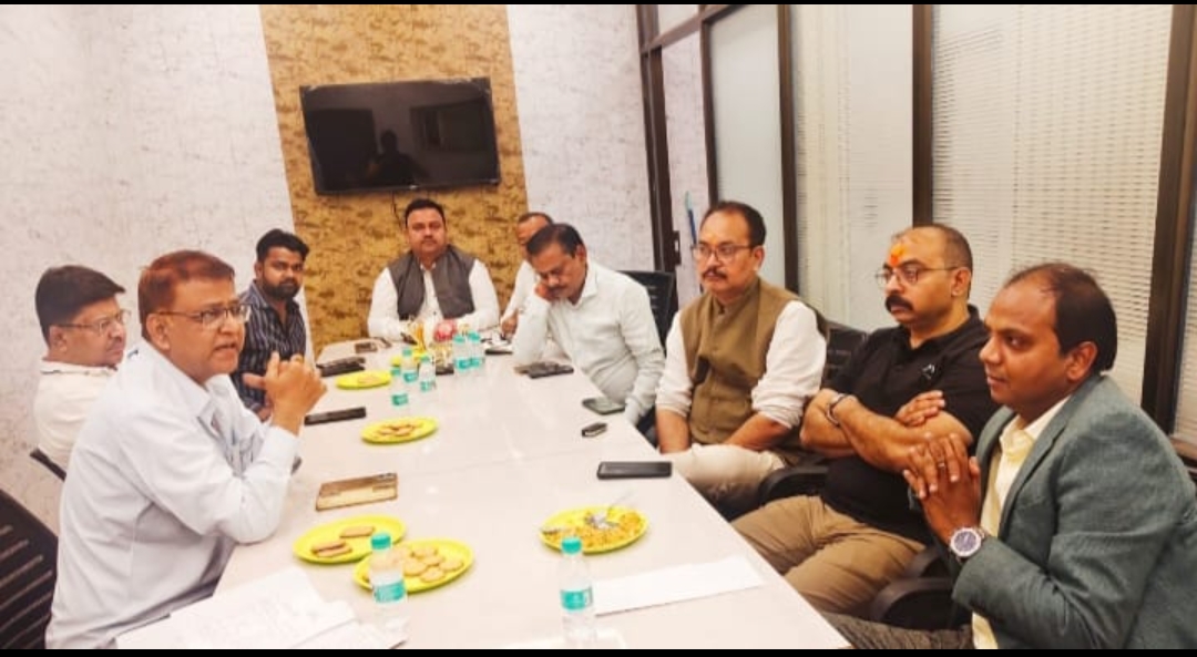 नियम विरुद्ध नोटिस व लाइसेंस निलंबित करने पर उद्यमी बिफरे