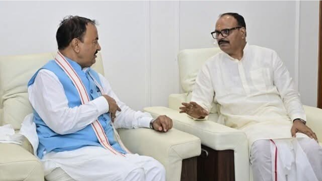 उड़ान से पहले तकनीकी गड़बड़ी: लखनऊ-कोलकाता इंडिगो फ्लाइट में खराबी, दोनों डिप्टी सीएम थे सवार