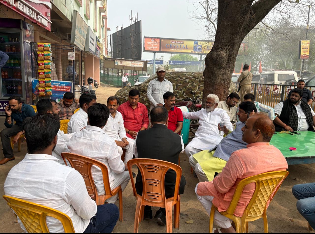 पूर्व कैबिनेट मंत्री स्वतंत्रदेव सिंह ने कार्यकर्ताओं संग की चाय पर चर्चा