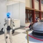 आईआईटी बीएचयू टेक्नेक्स में सेना को सलामी देता रोबोट, फेरारी कार की प्रदर्शनी, सीईओ पहुंचे