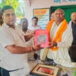 सेवानिवृत्त शिक्षक को भावभीनी विदाई, साथियों ने दी शुभकामनाएं