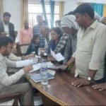 संपूर्ण समाधान दिवस में उमड़ी फरियादियों की भीड़, 217 में से 9 शिकायतों का मौके पर निस्तारण